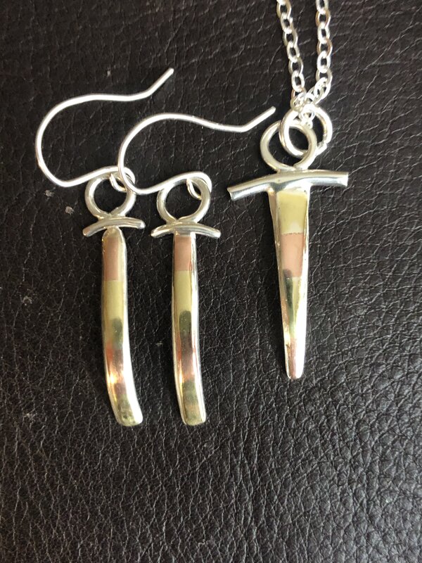 Flirty earrings and pendant