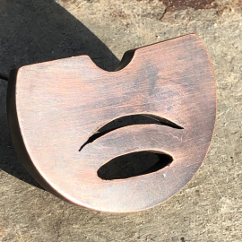 Three dimensional design brooch