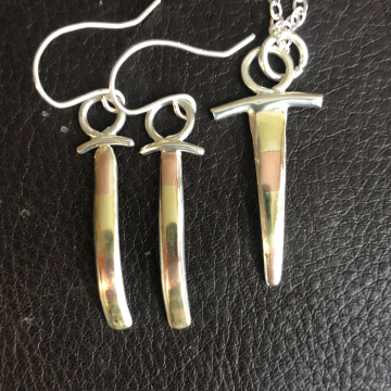 Flirty earrings and pendant