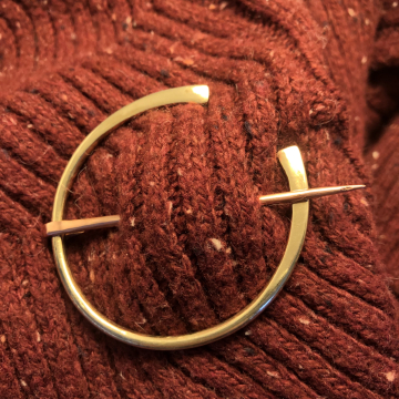 SOLD Penannular brooch/scarf pin