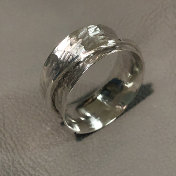 Textured sterling spinner ring