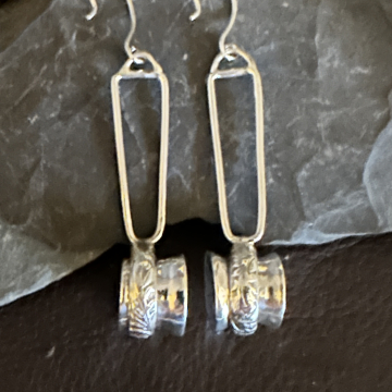 Moveable earrings
